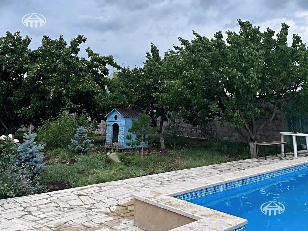 Առանձնատուն · 5 սեն. · 172 մ² · գ. Կարին