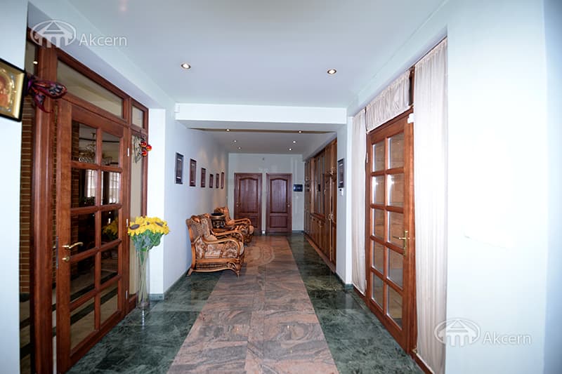 Mansion · 7 rooms · 650 m² · Kentron