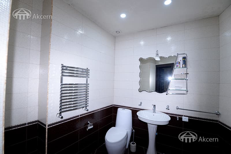 Квартира · 3 комн. · 179 м² · Арабкир