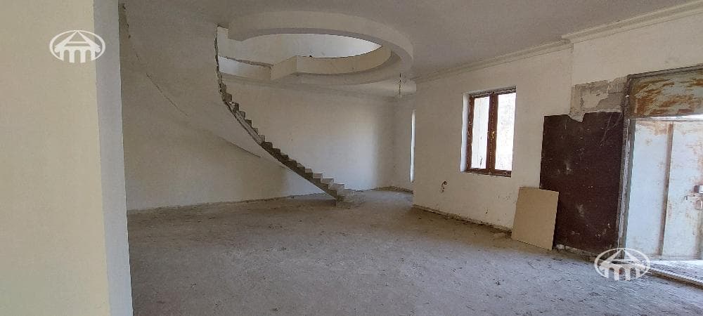 Առանձնատուն · 5 սեն. · 788 մ² · Ձորաղբյուր