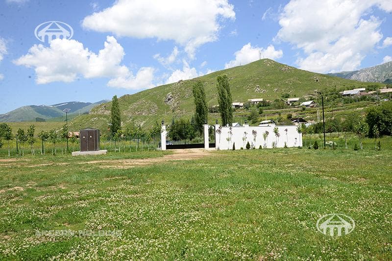 Land · 14,290 m² · v. Artavaz