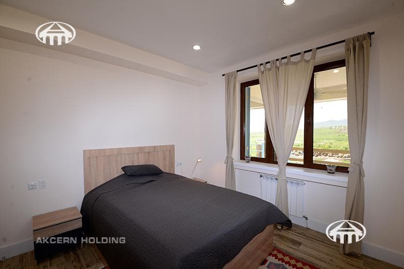 Mansion · 4 rooms · 244 m² · Saghmosavan