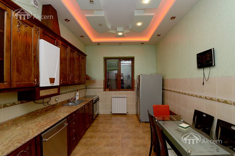 Առանձնատուն · 7 սեն. · 680 մ² · Կենտրոն