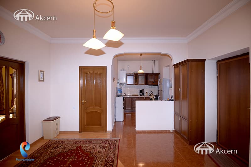 House · 3 rooms · 90 m² · Kentron