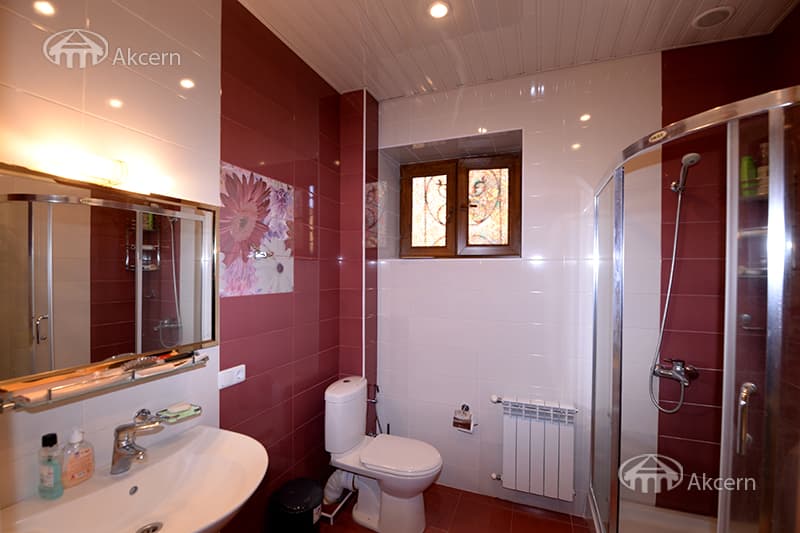 Mansion · 5 rooms · 372 m² · v. Arinj