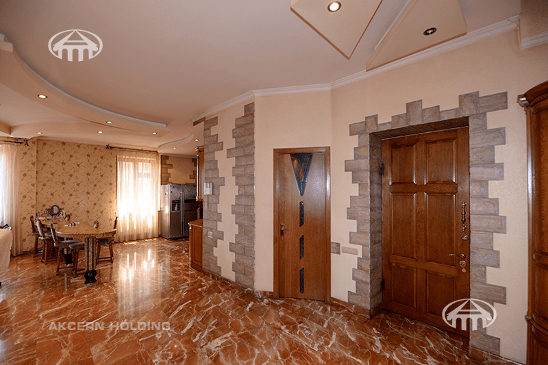 Квартира · 5 комн. · 210 м² · Кентрон