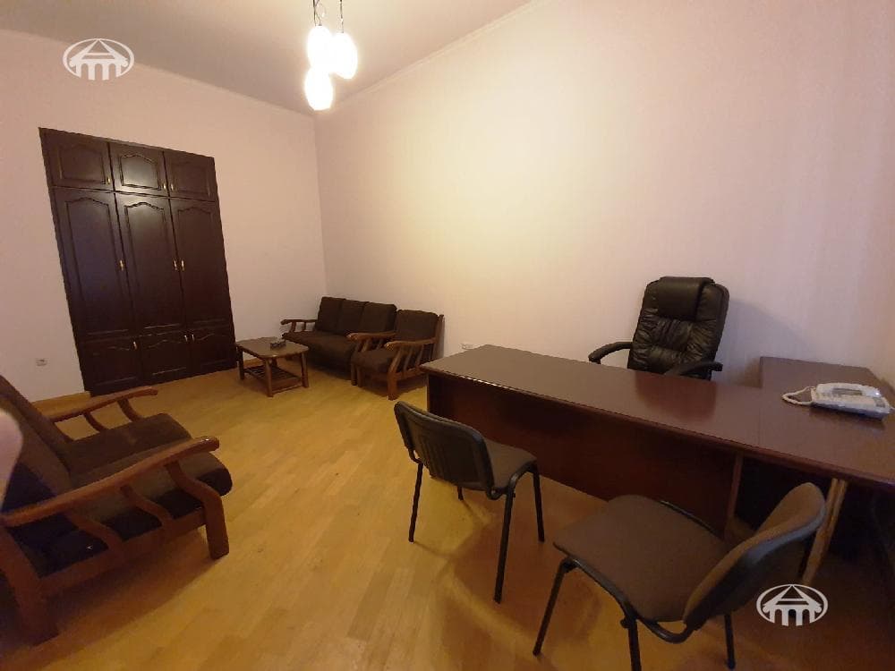Գրասենյակ · 50 մ² · Կենտրոն
