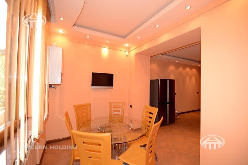 Квартира · 4 комн. · 165 м² · Кентрон