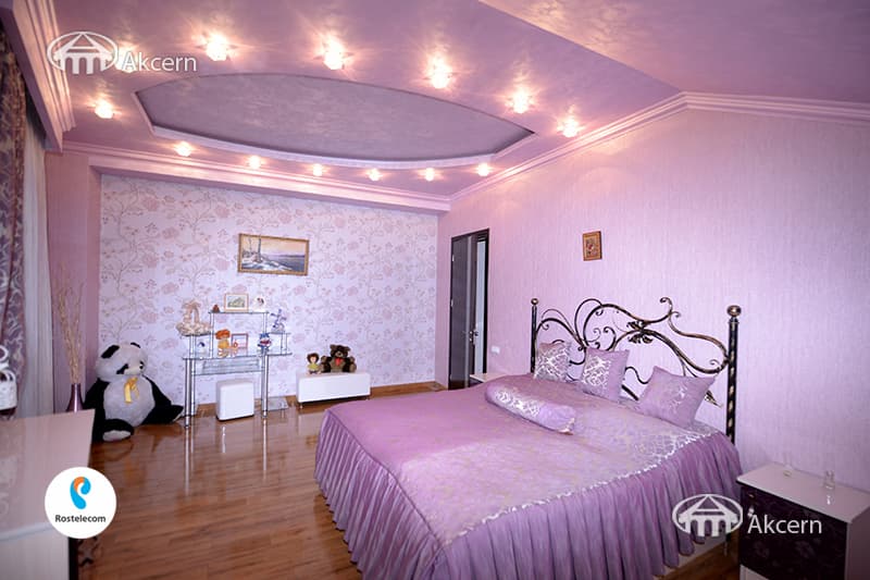 Բնակարան · 5 սեն. · 300 մ² · Կենտրոն