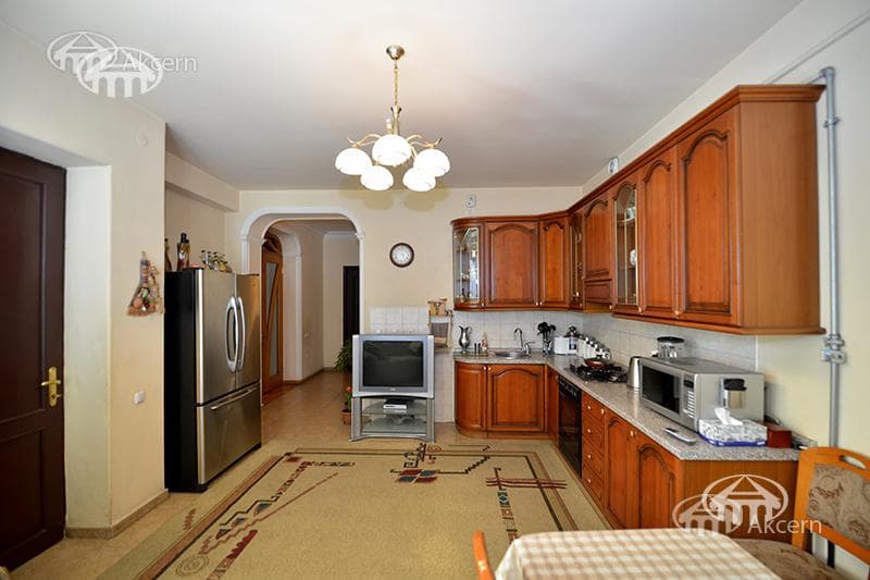Дом · 5 комн. · 435 м² · Арабкир