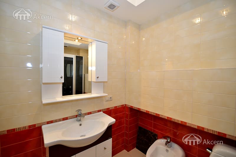 Квартира · 4 комн. · 160 м² · Кентрон
