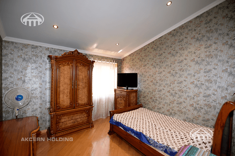 Apartment · 5 rooms · 210 m² · Kentron