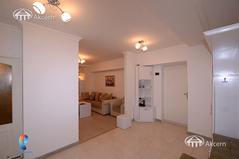 Квартира · 3 комн. · 90 м² · Кентрон