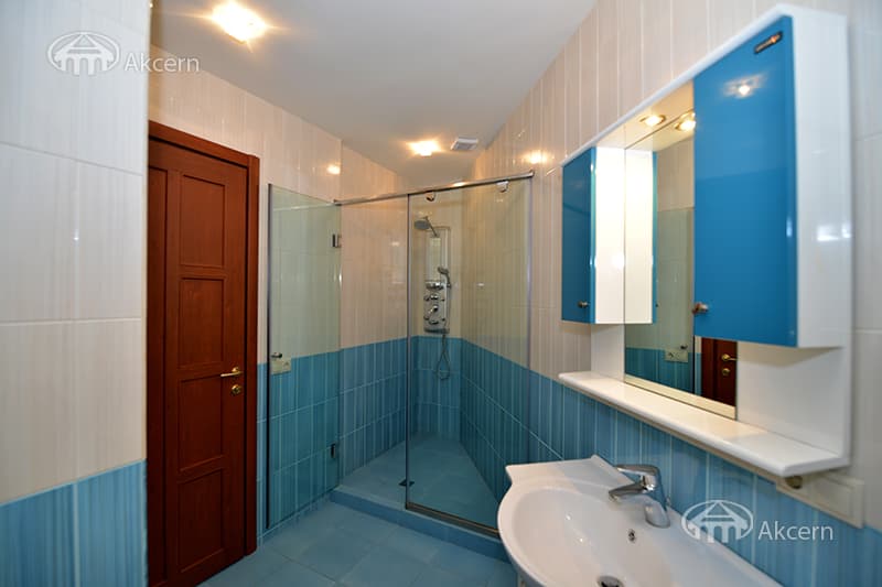 Квартира · 4 комн. · 160 м² · Кентрон