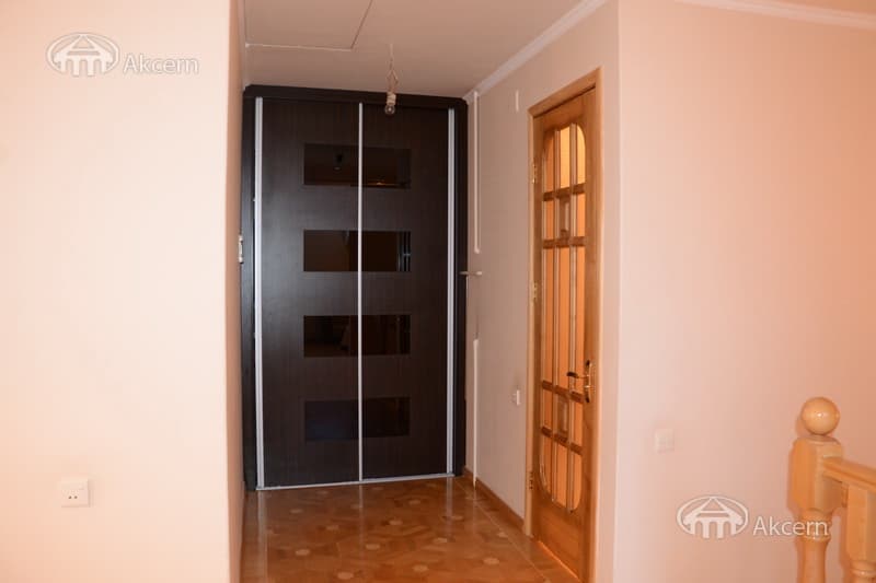 House · 6 rooms · 250 m² · Arabkir