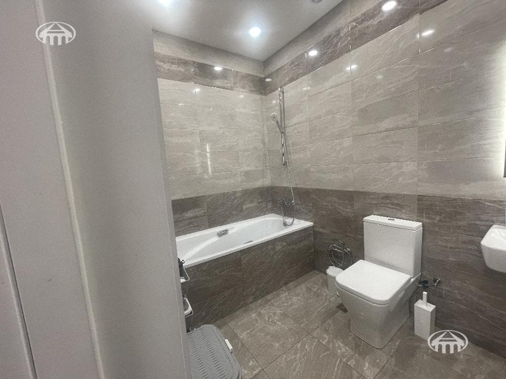 Квартира · 3 комн. · 182 м² · Арабкир