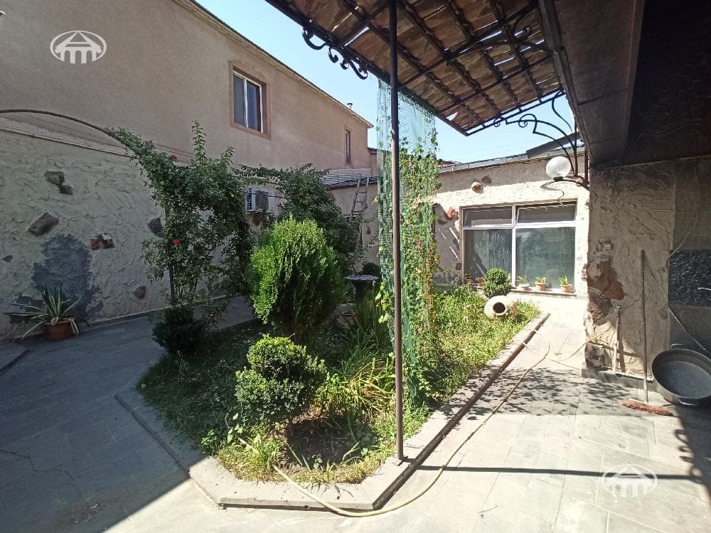 House · 8 rooms · 459 m² · Nor Nork