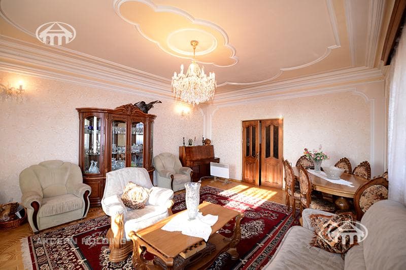 Особняк · 350 м² · Котайкская область