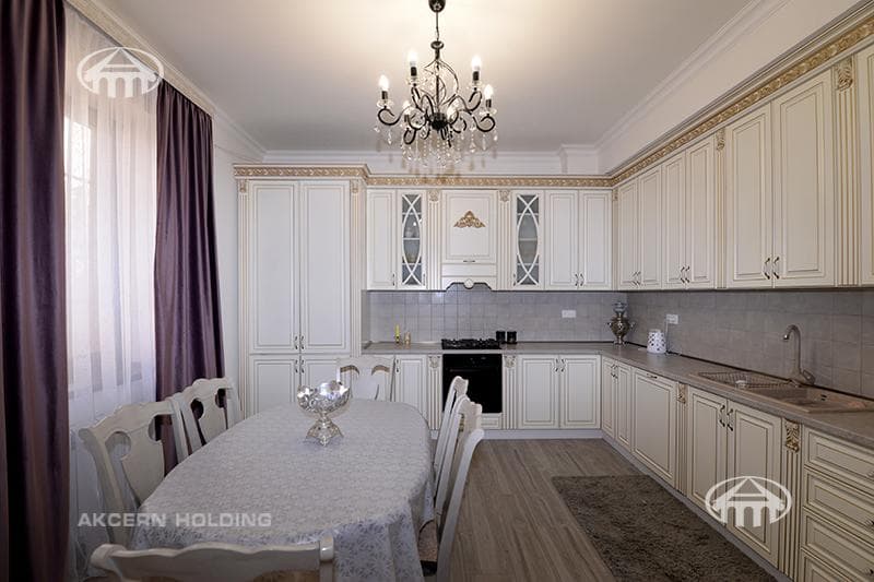 Mansion · 5 rooms · 290 m² · Avan