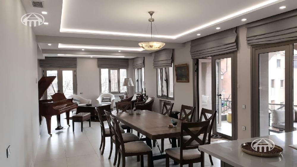 Квартира · 4 комн. · 203 м² · Кентрон