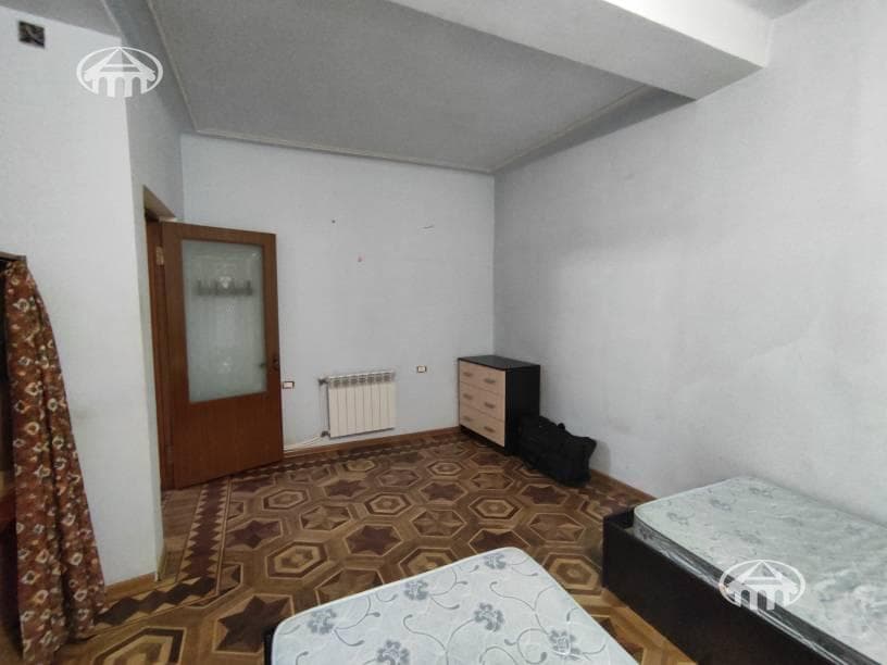 Գրասենյակ · 285 մ² · Կենտրոն