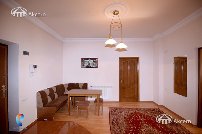 House · 3 rooms · 90 m² · Kentron