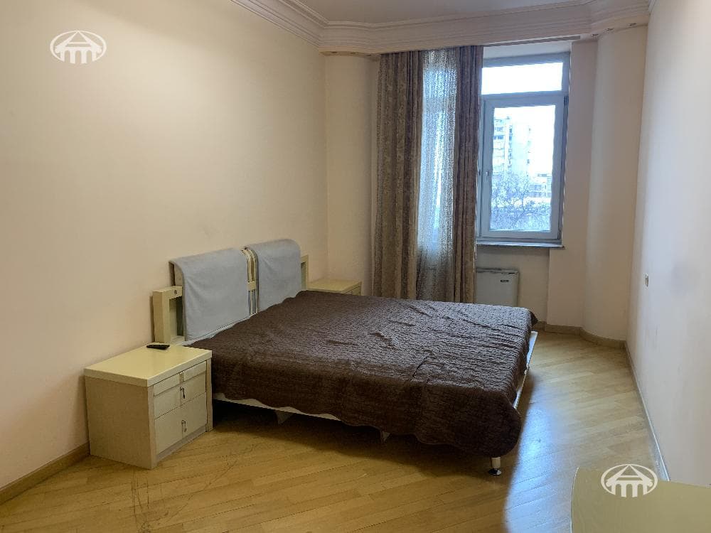 Apartment · 4 rooms · 192 m² · Kentron