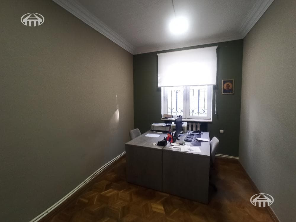 Дом · 8 комн. · 256 м² · Арабкир