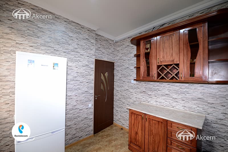 House · 4 rooms · 177 m² · Kentron