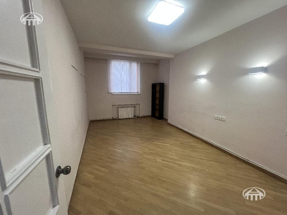 Salon · 4 rooms · 180 m² · Kentron