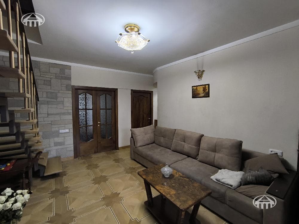 Apartment · 6 rooms · 179 m² · Kentron