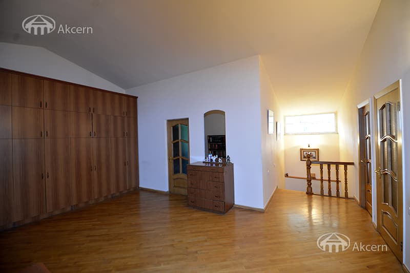 Apartment · 6 rooms · 234 m² · Arabkir