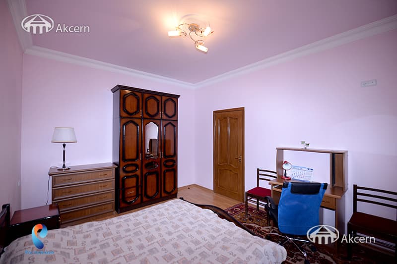 House · 3 rooms · 90 m² · Kentron