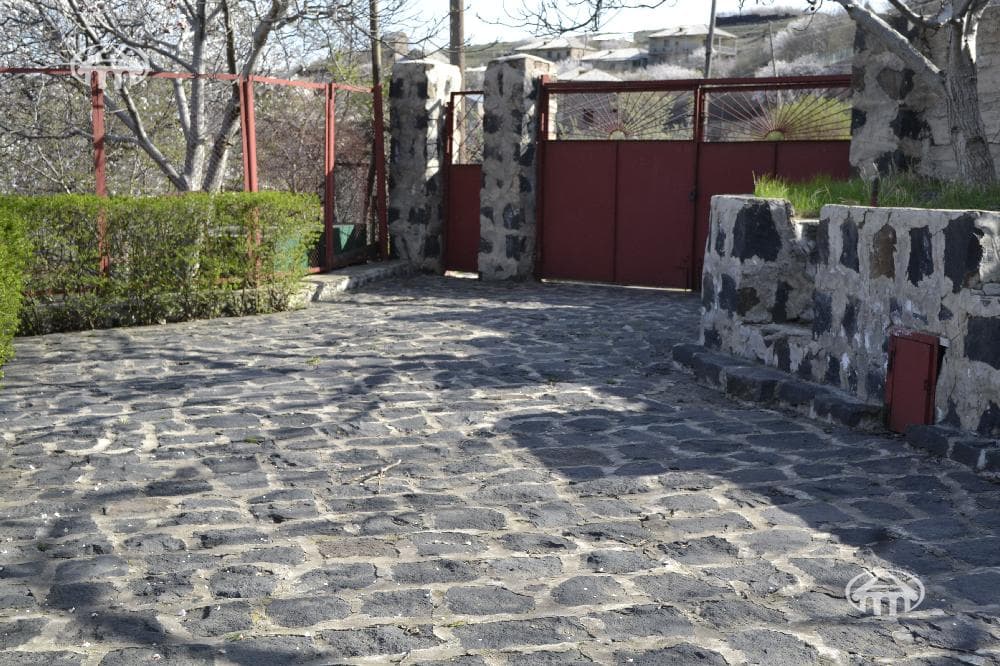 Ամառանոց · 4 սեն. · 210 մ² · Արզական