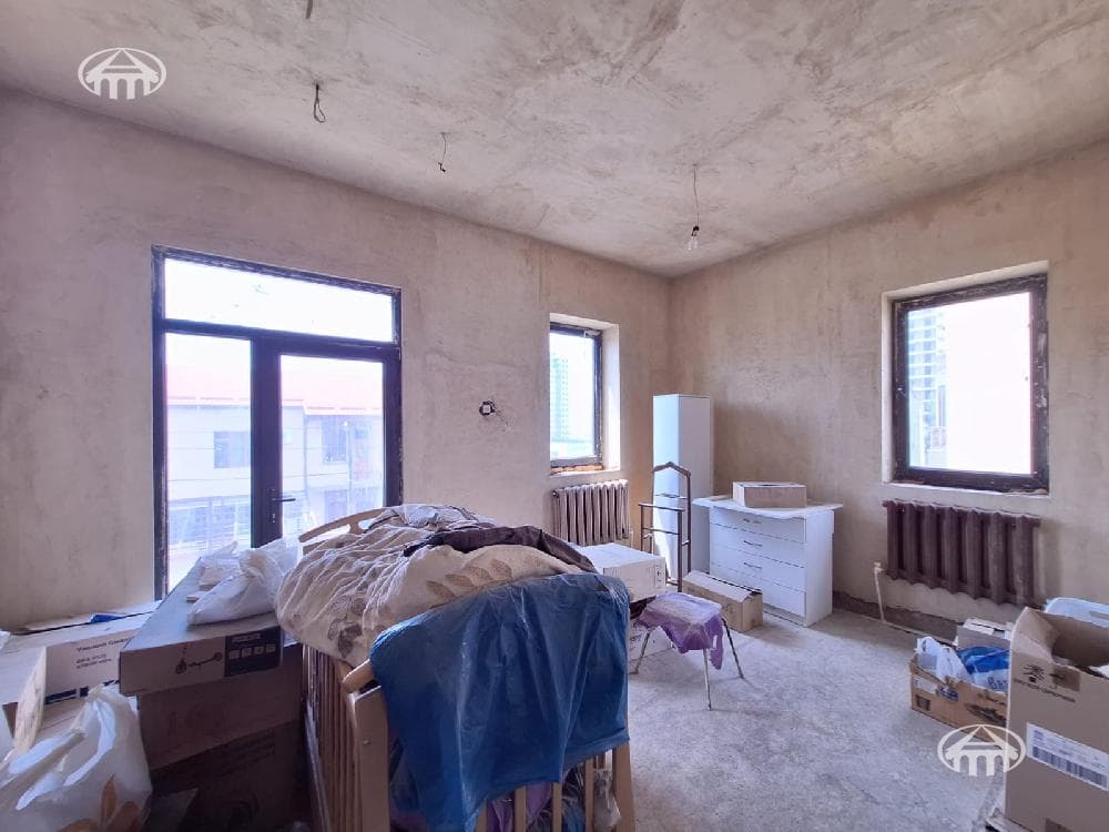 Особняк · 5 комн. · 240 м² · Аджапняк