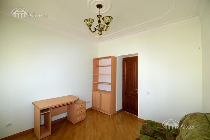 Особняк · 4 комн. · 240 м² · Аджапняк