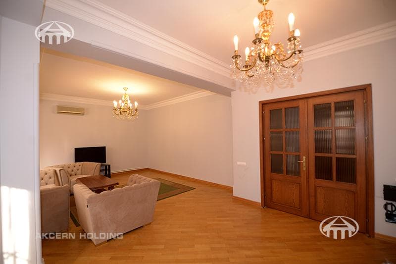 Apartment · 3 rooms · 142 m² · Kentron