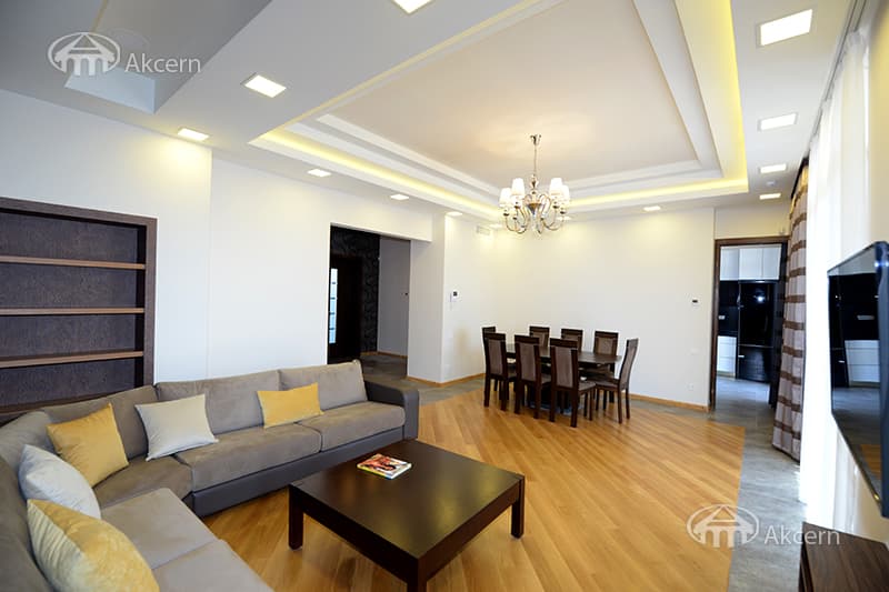 House · 5 rooms · 500 m² · Ajapnyak