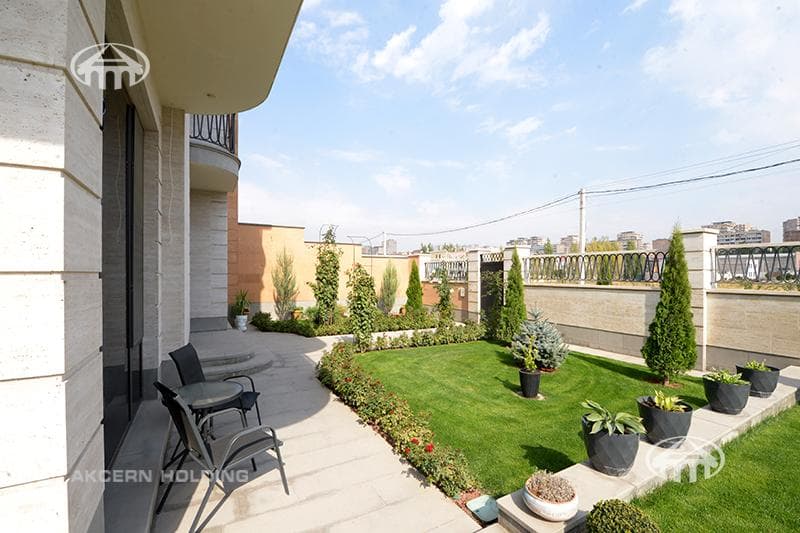 House · 6 rooms · 567 m² · Ajapnyak