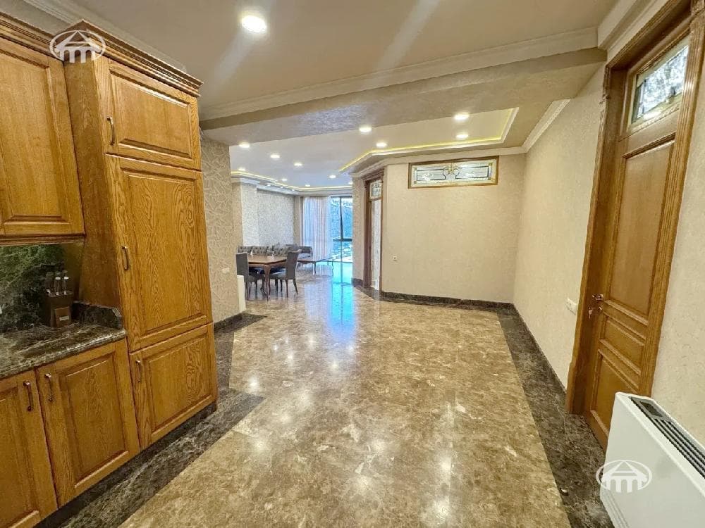 Apartment · 3 rooms · 103 m² · Kentron