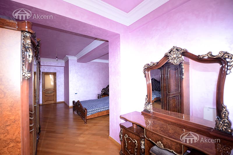Apartment · 4 rooms · 240 m² · Kentron