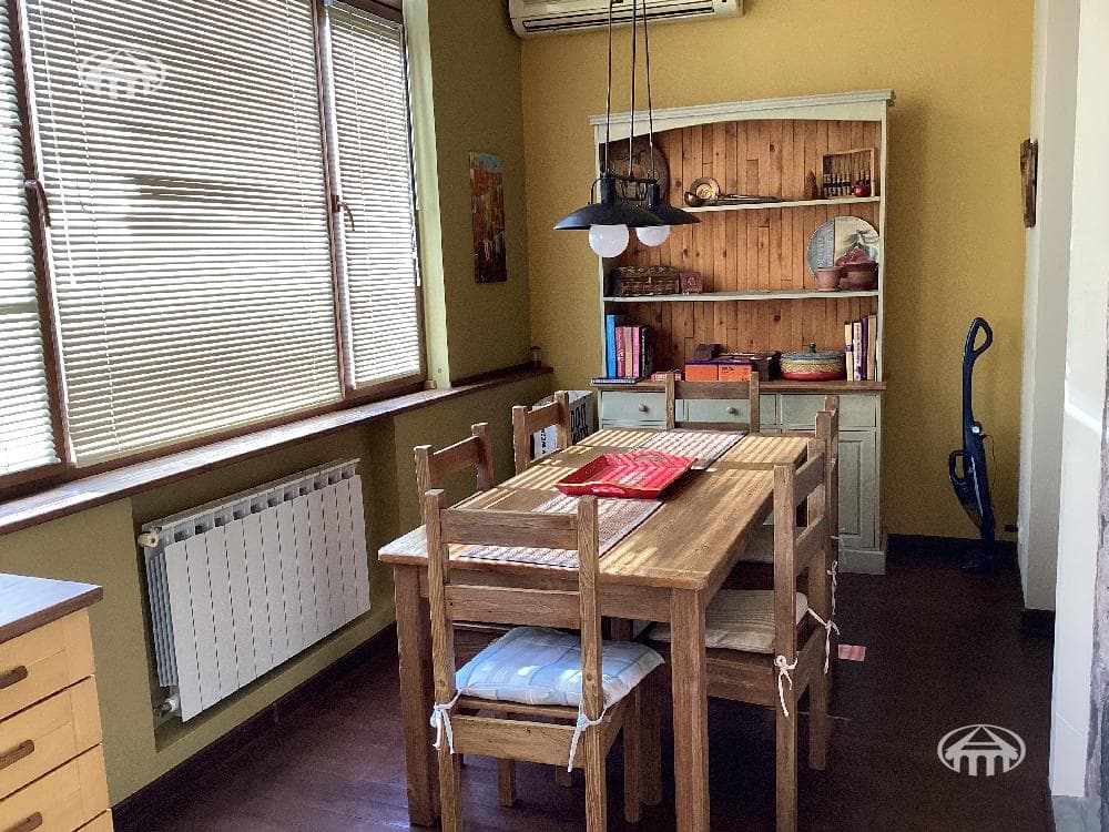 Apartment · 3 rooms · 100 m² · Kentron