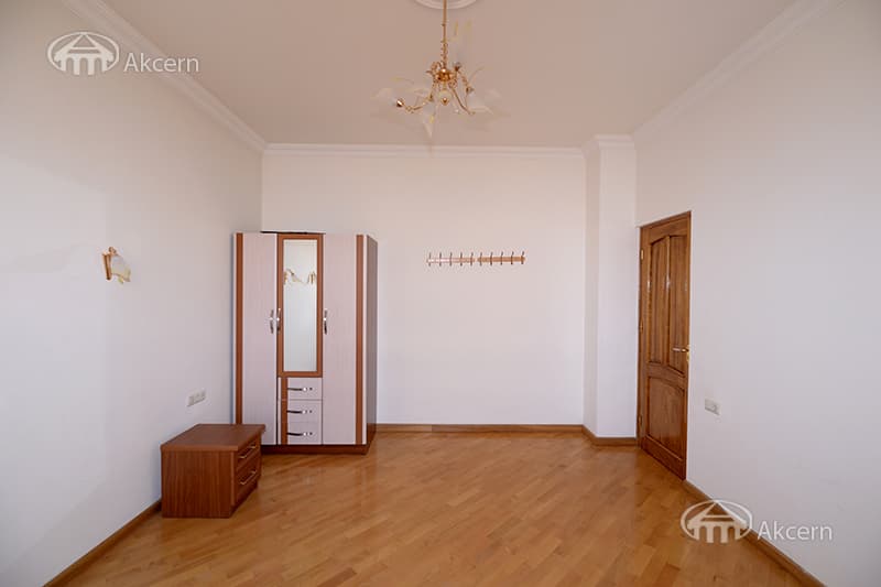 Особняк · 4 комн. · 220 м² · Арабкир