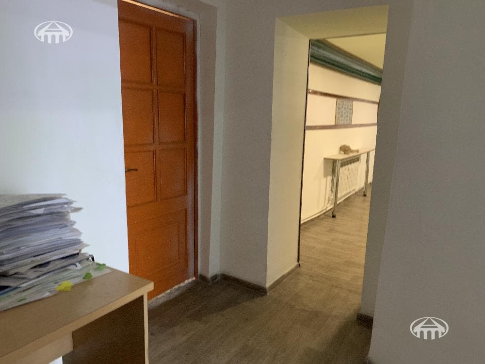 Office · 330 m² · Kentron