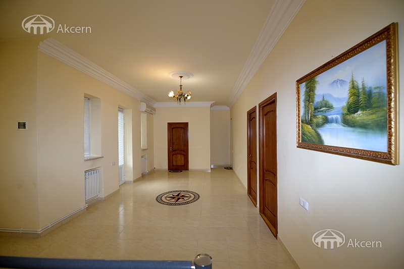 Mansion · 4 rooms · 273 m² · Ajapnyak