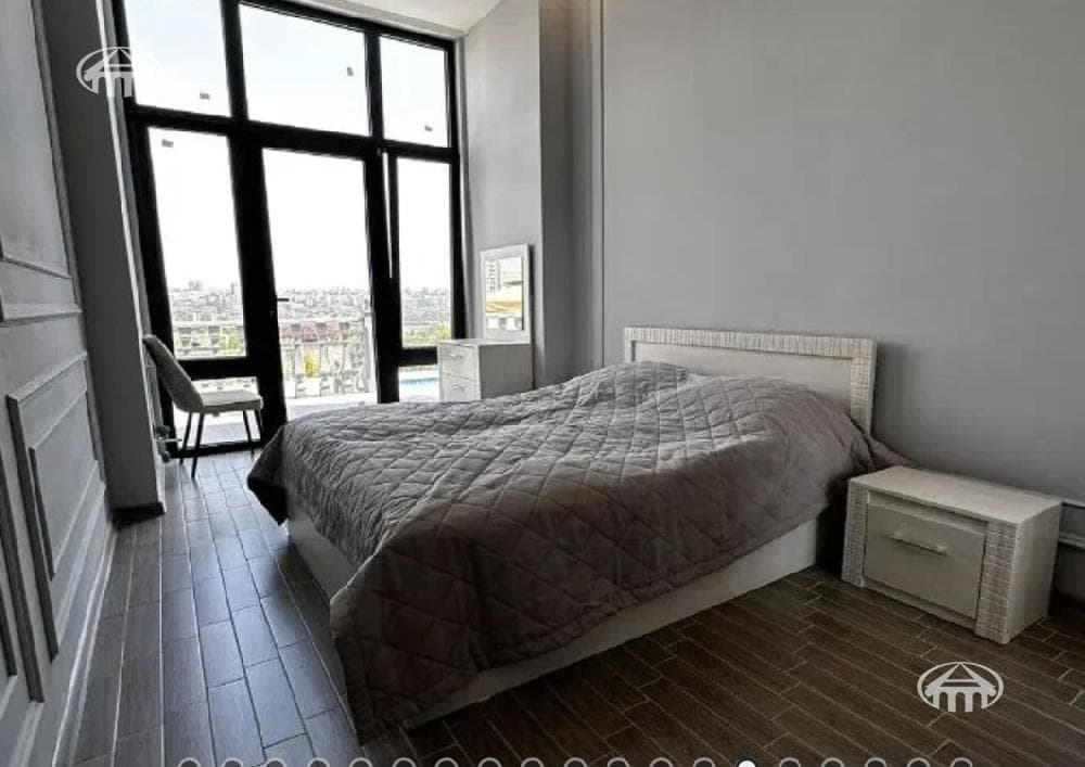 Mansion · 3 rooms · 460 m² · Avan