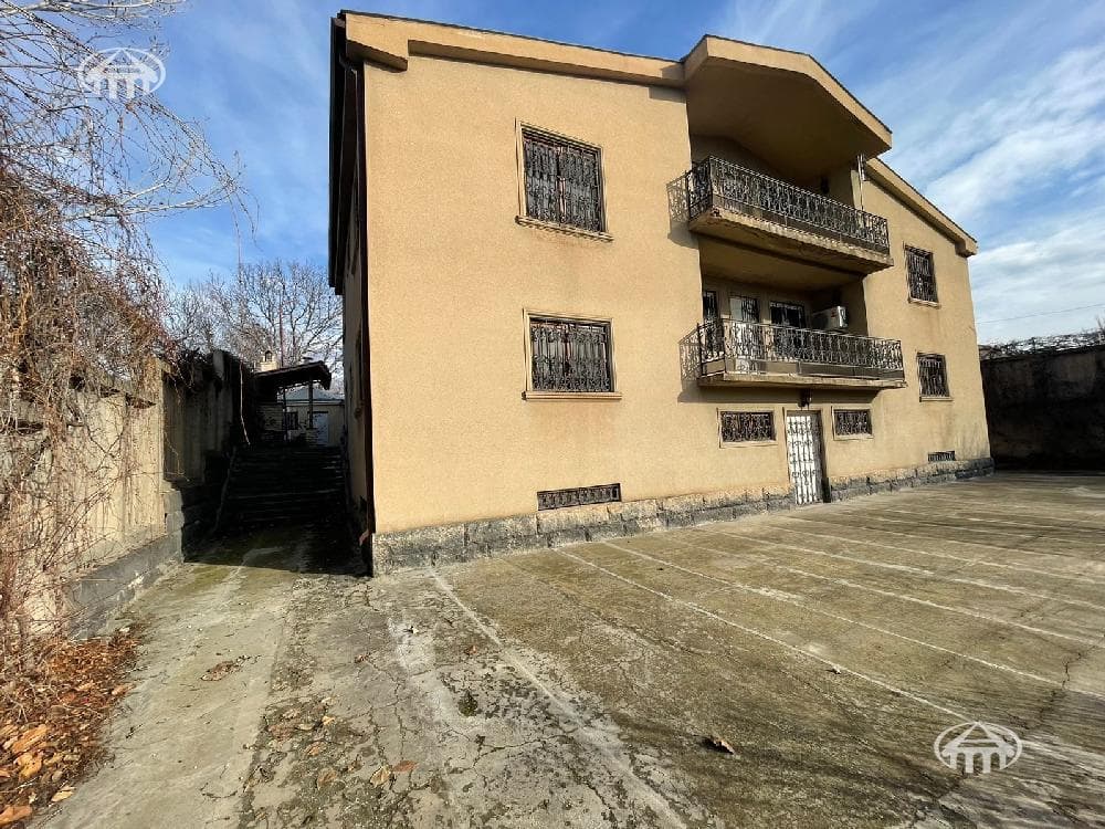 Առանձնատուն · 516,5 մ² · Եղվարդ