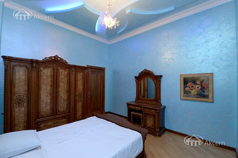 Առանձնատուն · 7 սեն. · 680 մ² · Կենտրոն