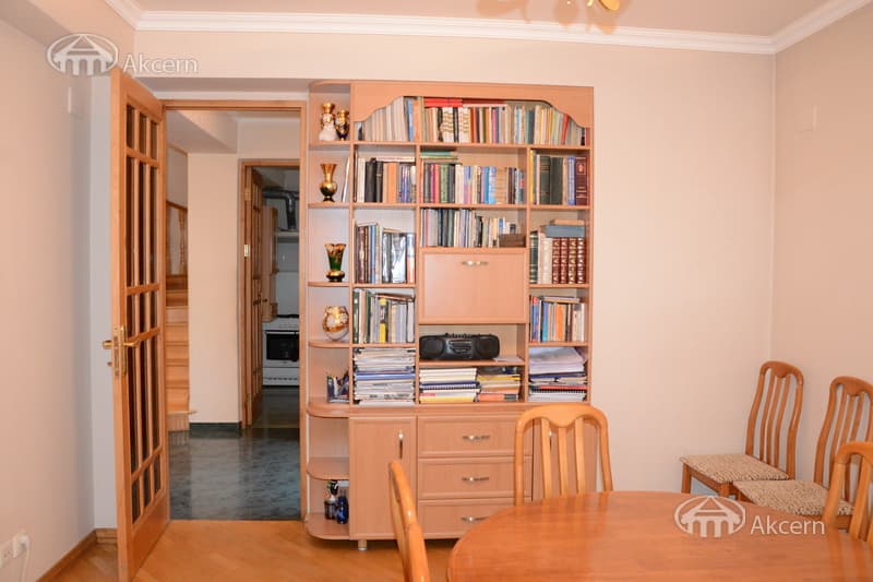 House · 6 rooms · 250 m² · Arabkir