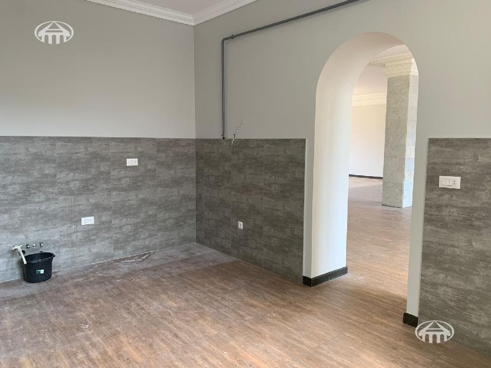 House · 6 rooms · 537 m² · Kentron